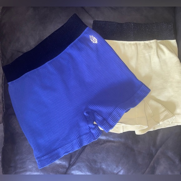 SOLD! 5 tanks, 1 bra and leggings matching set, and 2 shorts - Picture 13 of 13